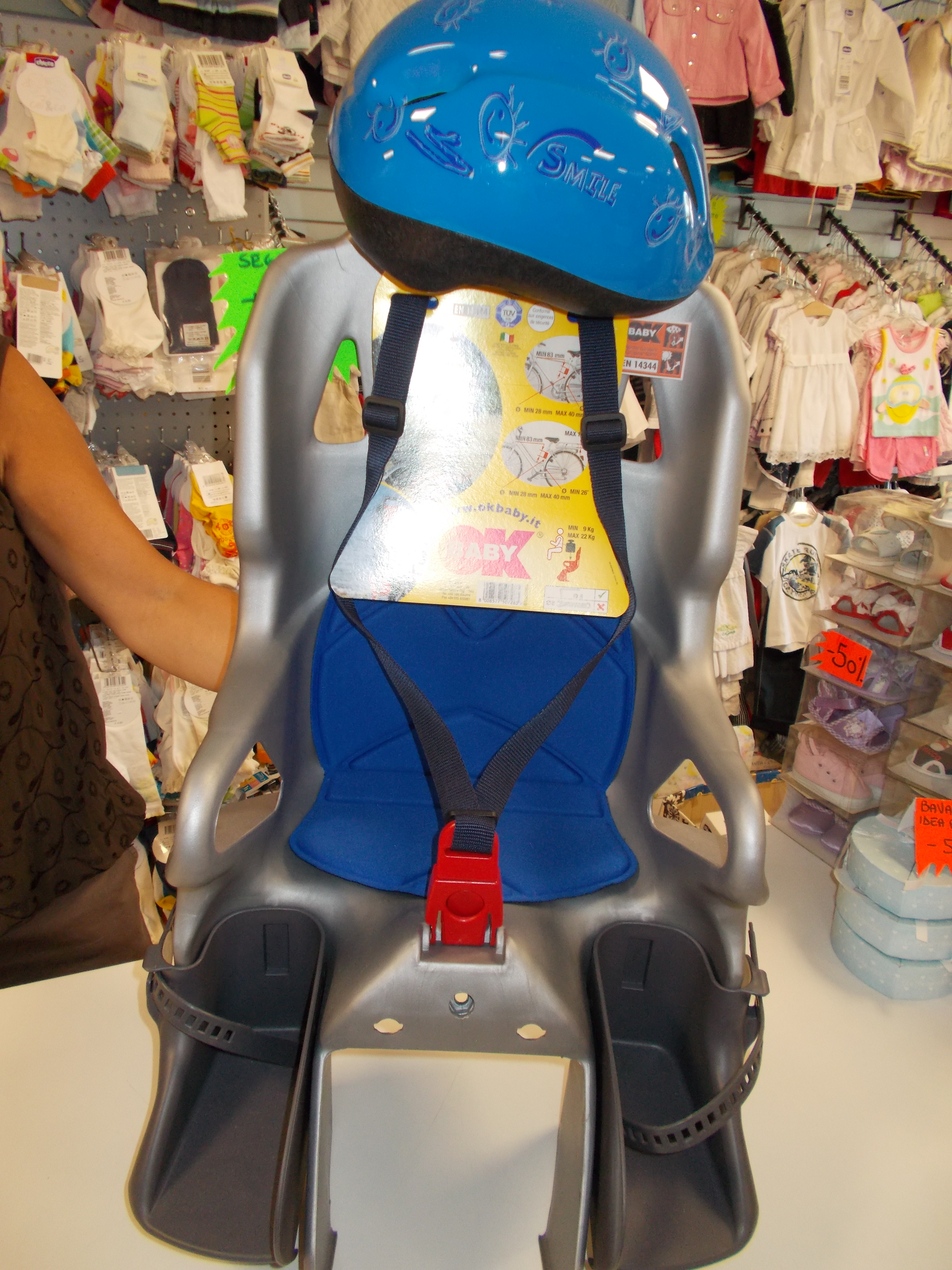 SEGGIOLINO BICI+CASCHETTO La Sanitaria di Barco Mariangela